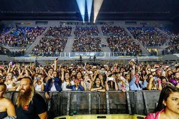 Maluma se conquista al público grancanario con un espectáculo de energía y efectos pirotécnicos (Foto TA)